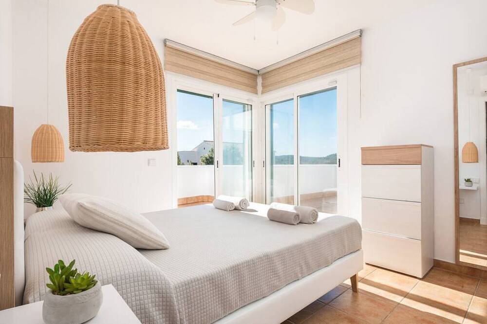 Villa La Calma - beach,private Pool, free Ac&Wifi in Coves Noves, Es Mercadal