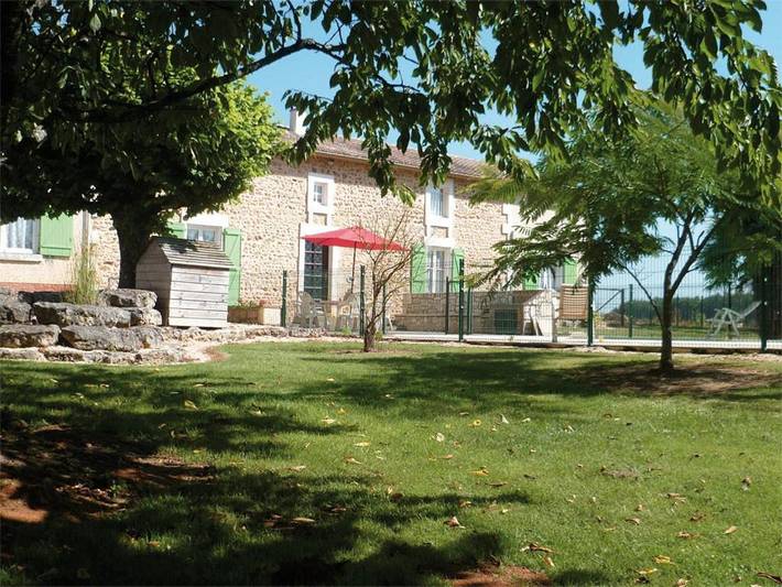 Location de vacances pour 10 personnes, avec jardin et piscine à Payré - 3