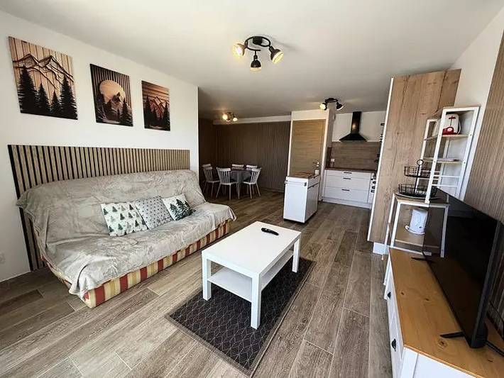 Appartement entier, Charmant appartement pour 6 personnes à deux pas des pistes avec une belle vue sur le village in Les Angles, Parc naturel régional des Pyrénées catalanes
