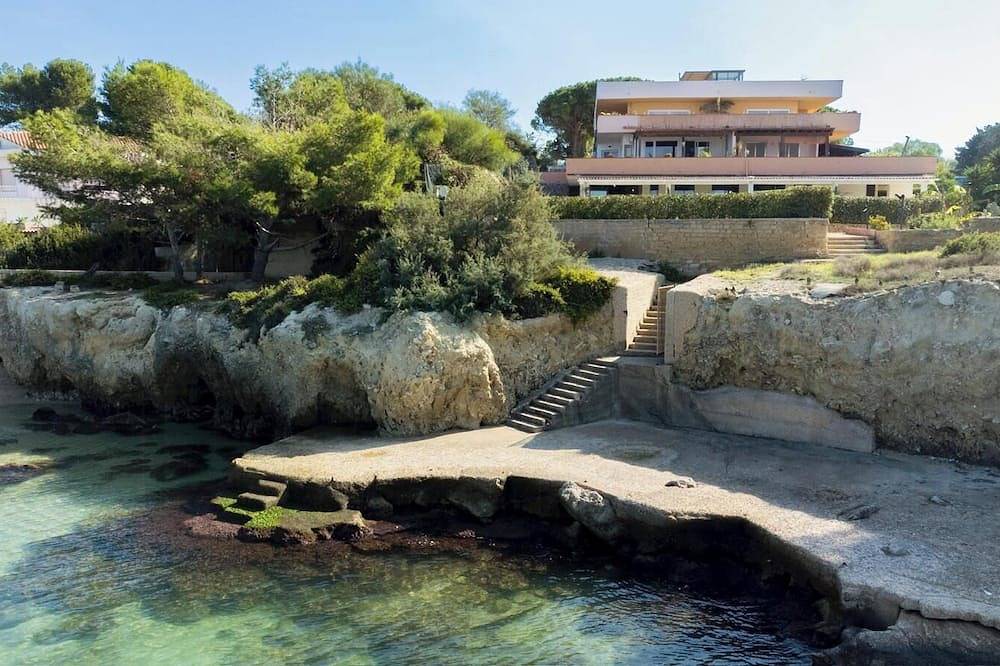 Ganze Wohnung, Haus mit Blick auf Ortigia und Zugang zum Meer in Isola (Italien), Syrakus
