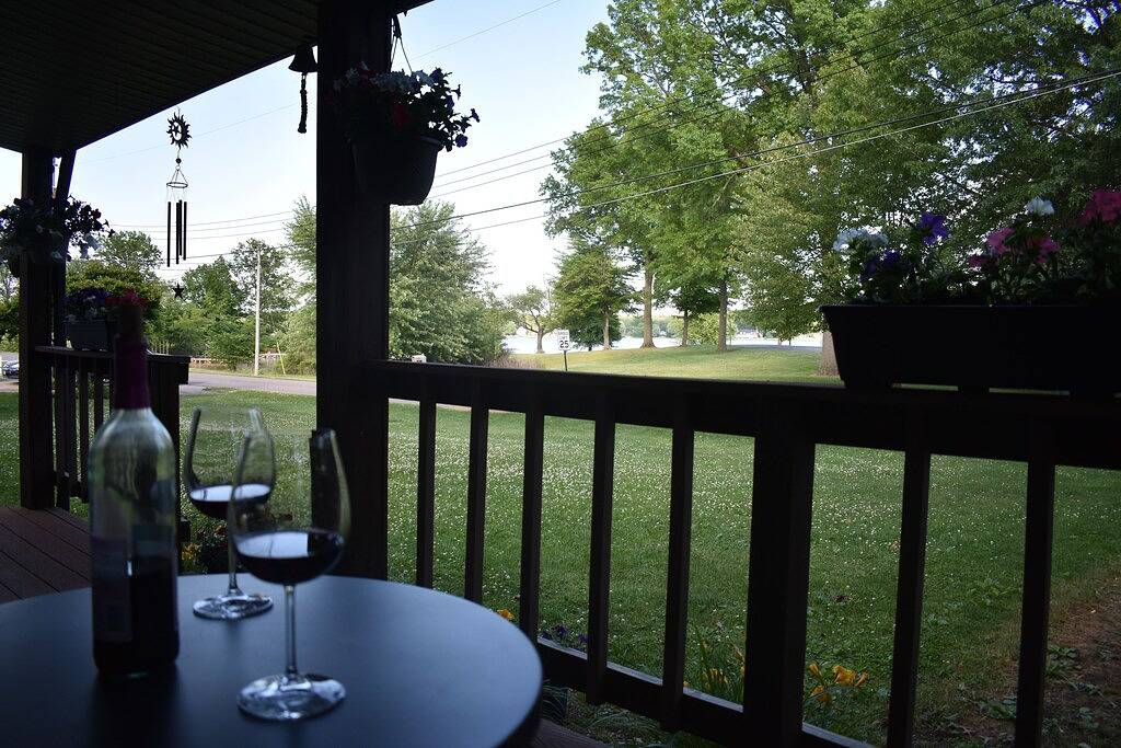 Lakeside living awaits at beautiful Lake Milton, Oh\n with dock across the street in Mahoning County