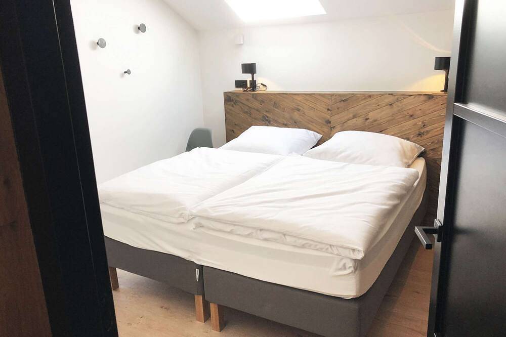 Groot vakantiehuis met zwembad, 5 minuten van het strand in Groede, Zeeuwse Kust