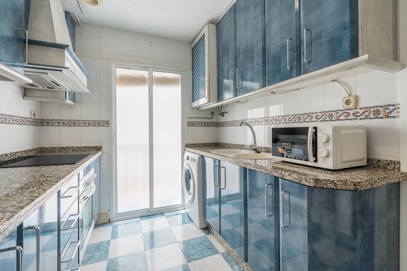 Apartamento inteiro, Apartamento 'Principe' com varanda, Wi-Fi e ar condicionado in Realejo-San Matías, Granada