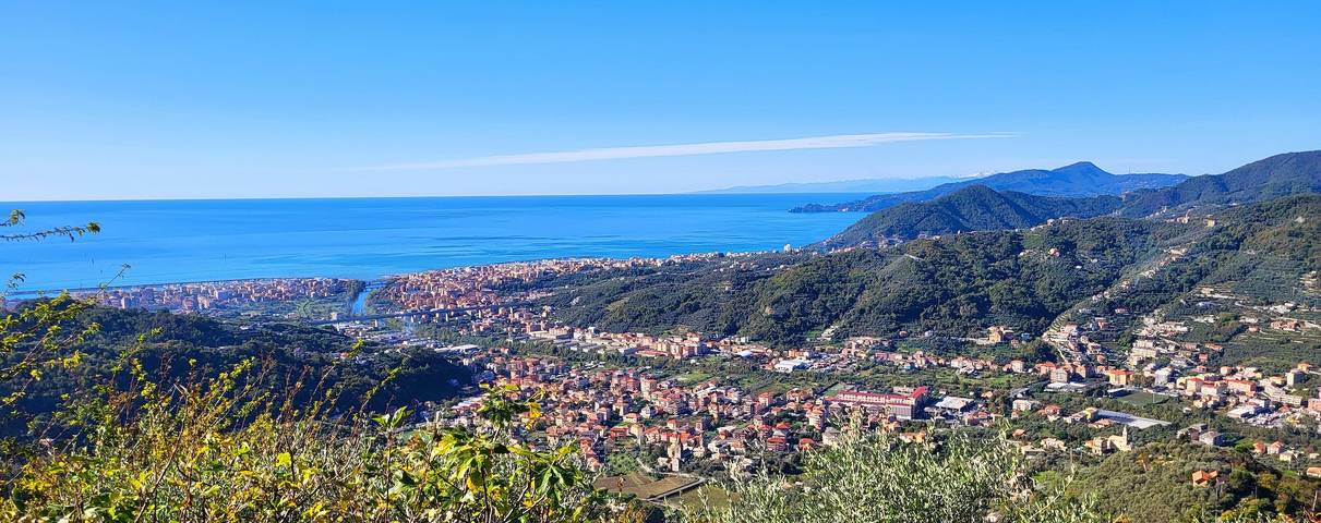 Casa di campagna in pietra 'Paradiso San Giacomo' con incantevole Vista Mare, grande giardino in Cogorno, Riviera di Levante