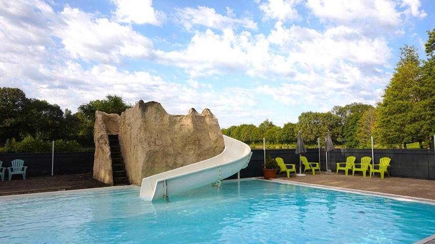 Camping pour 6 personnes, avec Balcon et Terrasse ainsi que Jardin et Piscine
