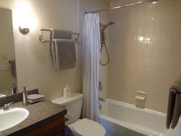 Vacation Home for 6 Guests in Alki Beach, Seattle, Picture 1