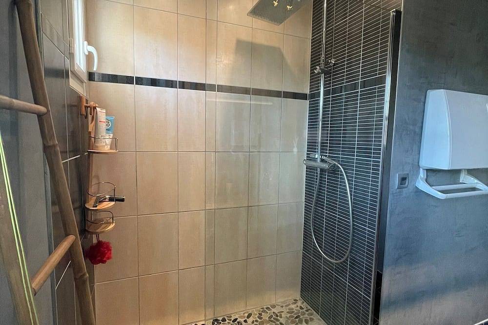 Appartement entier, Pour Deux Personnes  Bel Appartement Lumineux 50m2 dans Maison Avec Piscine in Bergerac, Périgord Pourpre