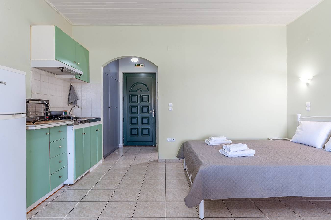 Ganzes Studio, Einzimmerapartment '1' mit privater Terrasse, Wi-Fi und Klimaanlage in Golf von Kyparissia