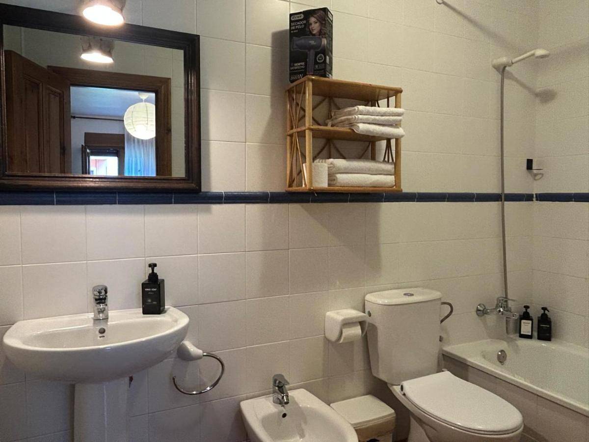Apartamento entero, One-Bedroom Apartment in Las Arenas (Cabrales), Cabrales
