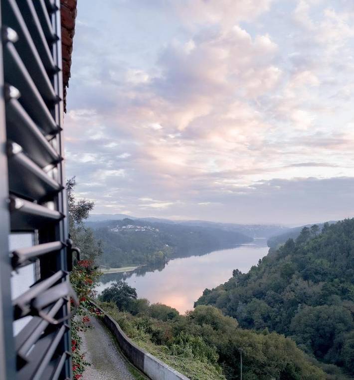 Location de vacances pour 11 personnes, avec terrasse et piscine ainsi que vue et jardin, adapté aux familles dans Melres - 4