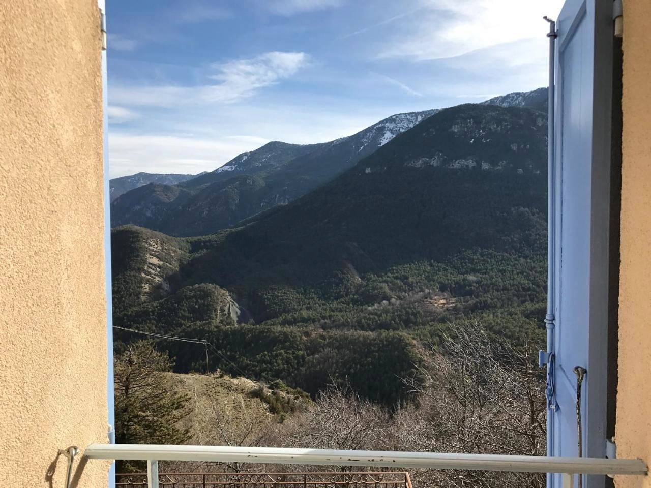 Appartement entier, Two-Bedroom Apartment in Le Mas, Région de Cannes