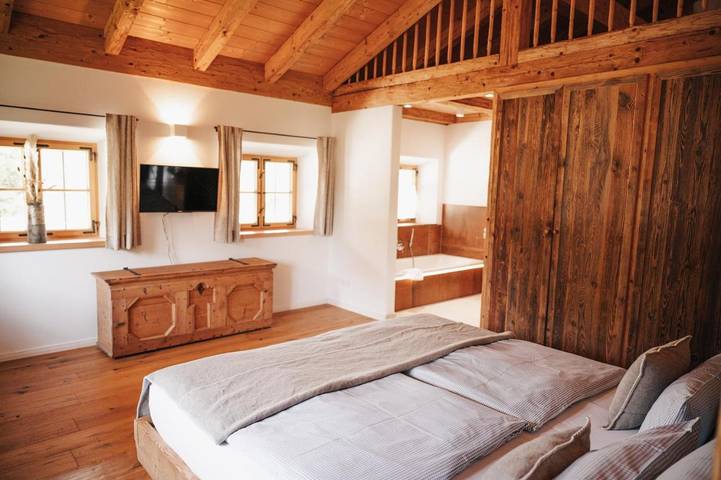 Ferienwohnung für 4 Personen, mit Garten und Ausblick sowie Pool in Wackersberg