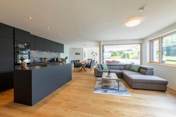 Ferienwohnung für 6 Personen, mit Balkon und Terrasse sowie Ausblick und Seeblick in Lochau
