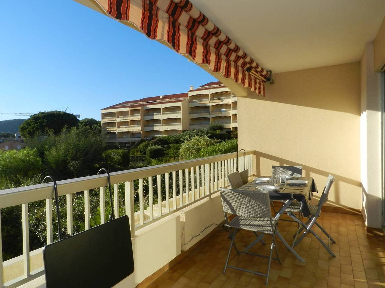 Appartement entier, Appartement 2 pièces, terrasse sud, parking, Bormes-les-Mimosas in Bormes-les-Mimosas, Parc national de Port-Cros