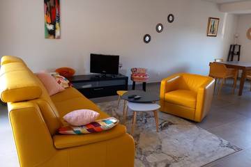 Gîte pour 8 personnes, avec jardin et terrasse à Gigondas