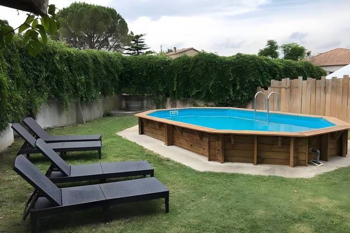 Gîte pour 4 personnes, avec jardin ainsi que terrasse et piscine