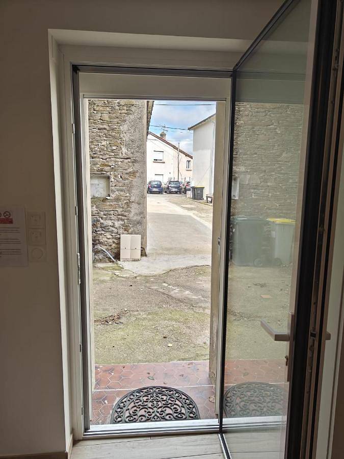 Double Room with Private Bathroom in Chasse-sur-Rhône, Région de Vienne