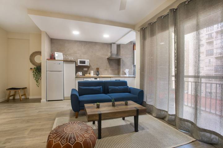 Apartamento entero, Apartamento 'La Mejor Ubicacion Con Parking' con balcón, Wi-Fi y aire acondicionado in Málaga Centro, Málaga
