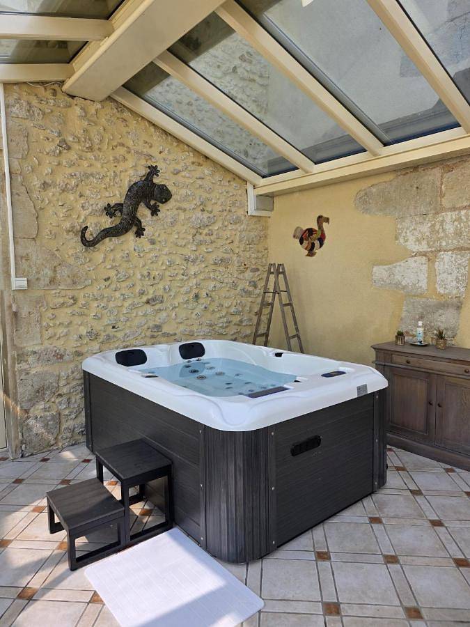 Chambre d’hôte pour 2 personnes, avec Jacuzzi ainsi que Terrasse et Jardin