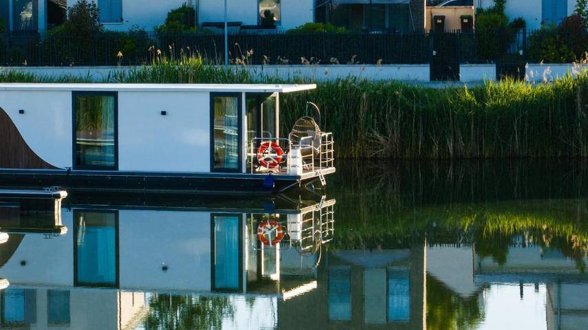 Bateau pour 2 personnes, avec vue et terrasse ainsi que vue sur le lac et sauna dans Île de France - 2
