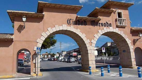 Gîte pour 2 personnes, avec terrasse et vue ainsi que bassin pour enfant et piscine dans Ciudad Quesada - 2