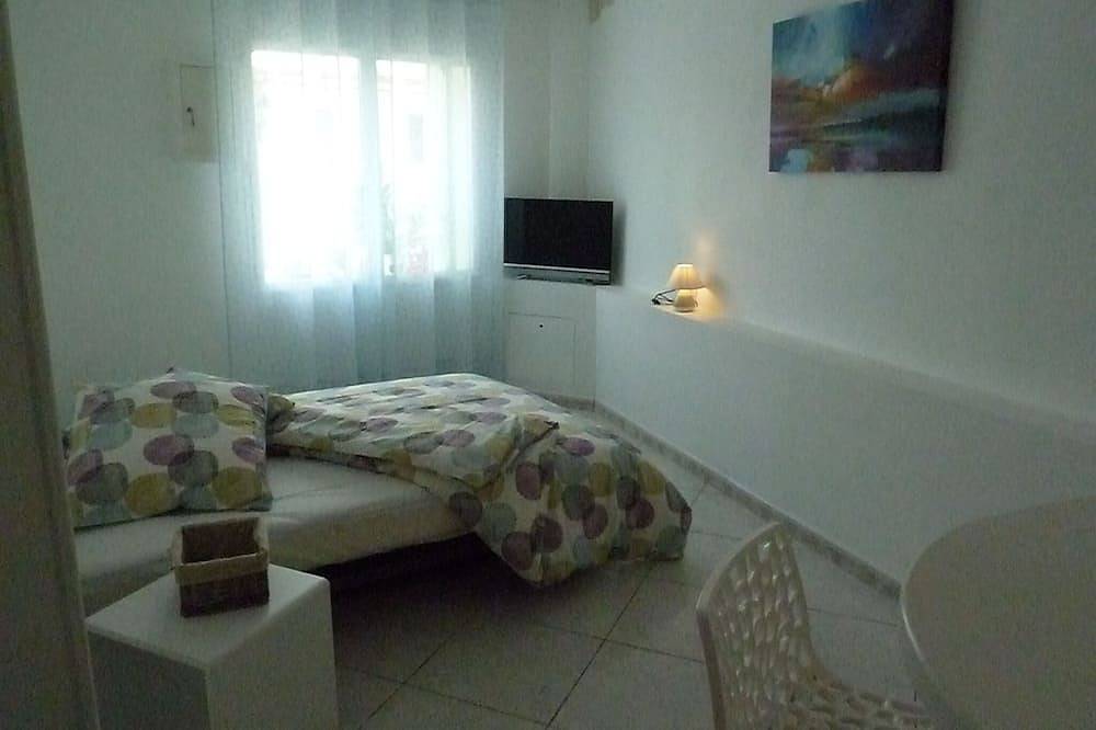 Apartamento entero, Estudio con aire acondicionado en la planta baja, en el histórico Mèze, Bassin de Thau in Mèze, Côte d'Améthyste