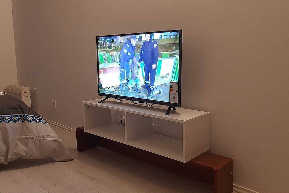 Entire apartment, Studio De 18 m2 Tres Propre Avec Lit Double 140x200cm in Cergy, Val-d'Oise