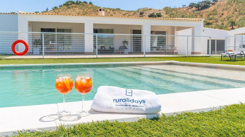 Casa rural para 14 personas, con balcón/terraza y piscina en Olvera - 2