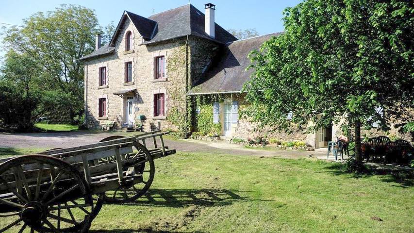 Chambre d’hôte pour 2 personnes, avec vue sur le lac ainsi que jardin et vue à Saint-Germain-les-Vergnes
