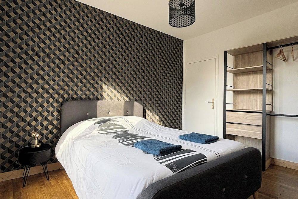 Gîte 8 pers Vivonne - Terrace, decor and table soccer in Vivonne, Vienne