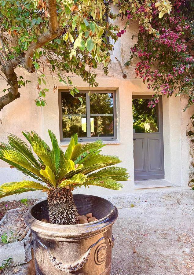 Location de vacances pour 2 personnes, avec jardin ainsi que vue et piscine dans Gallician - 3