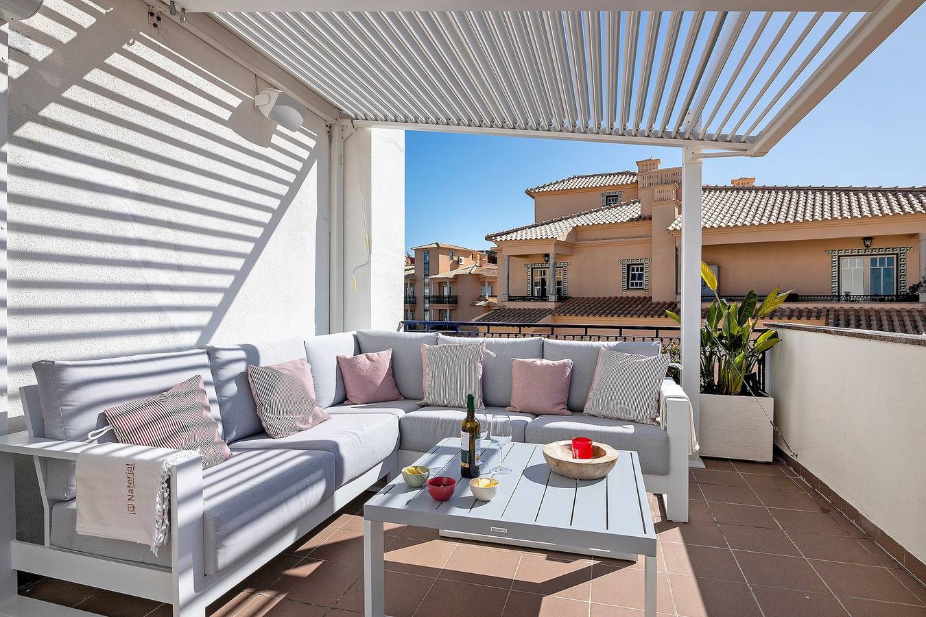 Apartamento inteiro, Casa de Férias 'Sunny Paradise - Vista Mar' in Praia da Oura, Albufeira