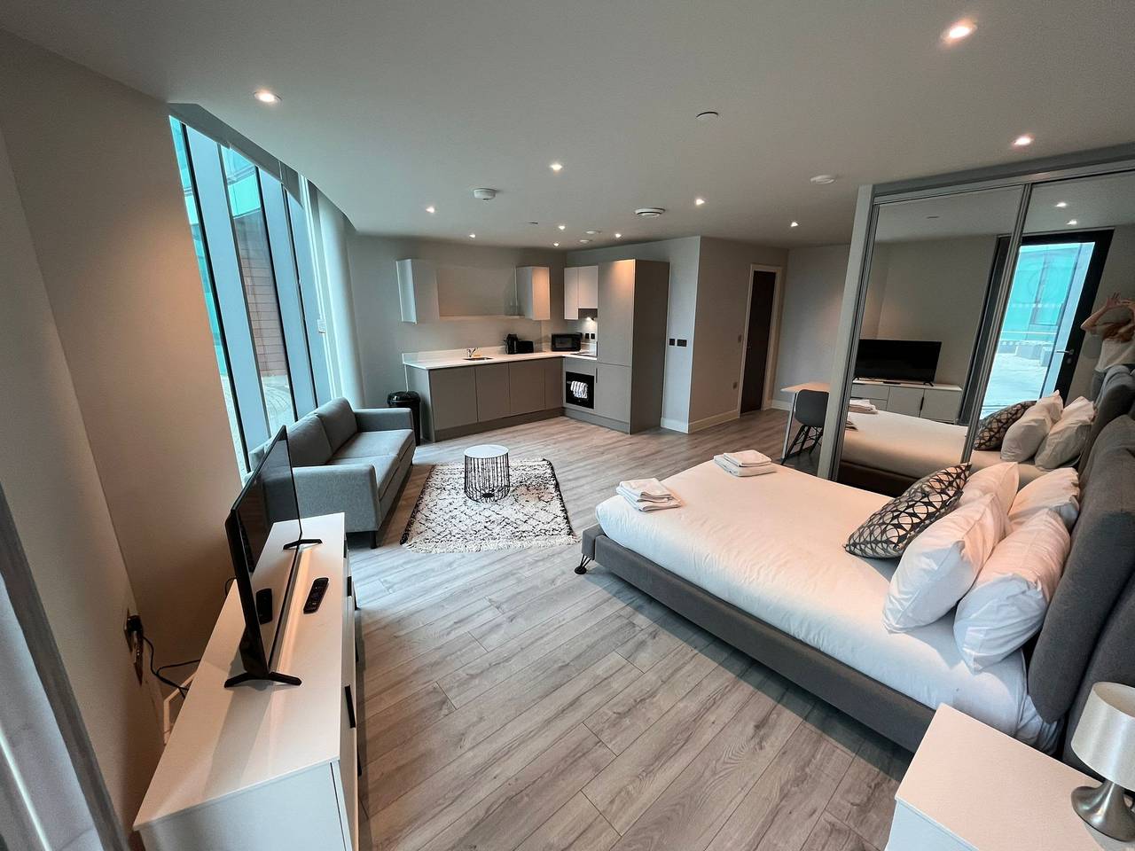 Entire apartment, Modern Studio Apartment for 3 pax, Free Parking in Bracknell, Berkshire