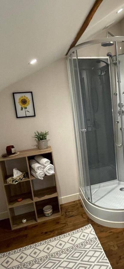 Chambre d’hôte pour 3 personnes, avec Terrasse et Jardin