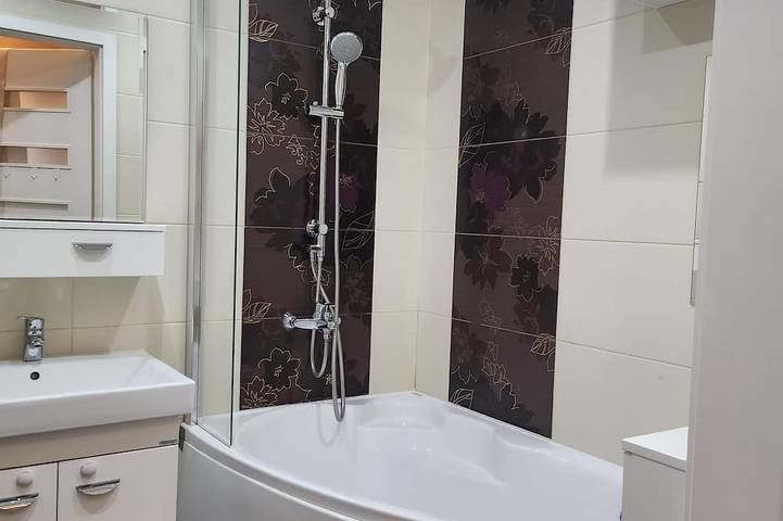 Entire apartment, Korczaka Prokocim. Big terrace, gated, carpark, air-con, playground, elevator. in Cracow, Lesser Poland
