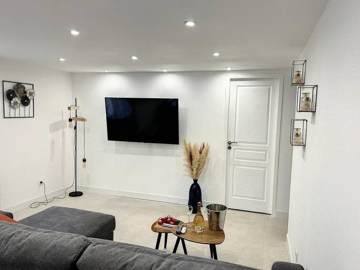 Gîte pour 2 personnes, avec terrasse ainsi que jardin et jacuzzi à Solliès-Pont - 2