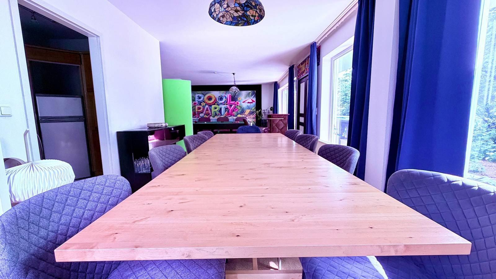 Holiday Home 'Whirlpool Kicker Sauna Gruppenhaus' with Mountain View, Private Terrace & Wi-Fi in Kemmenau, Lahn-Taunus