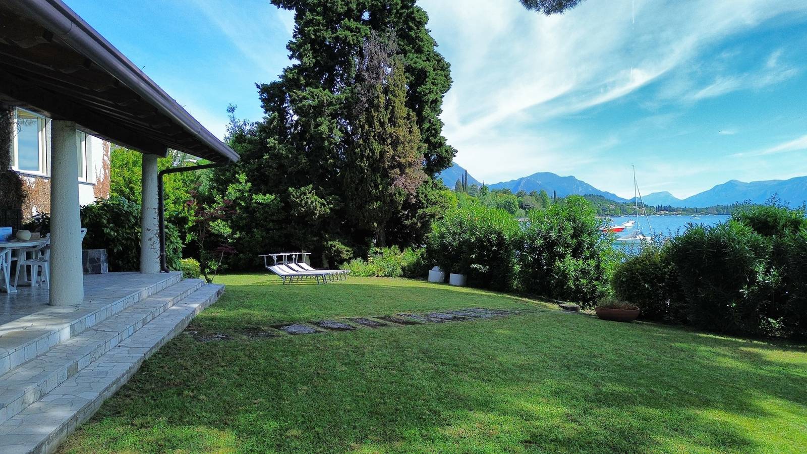 Villa beach front 7 Bello in Spiaggia Romantica (Manerba del Garda), Manerba del Garda