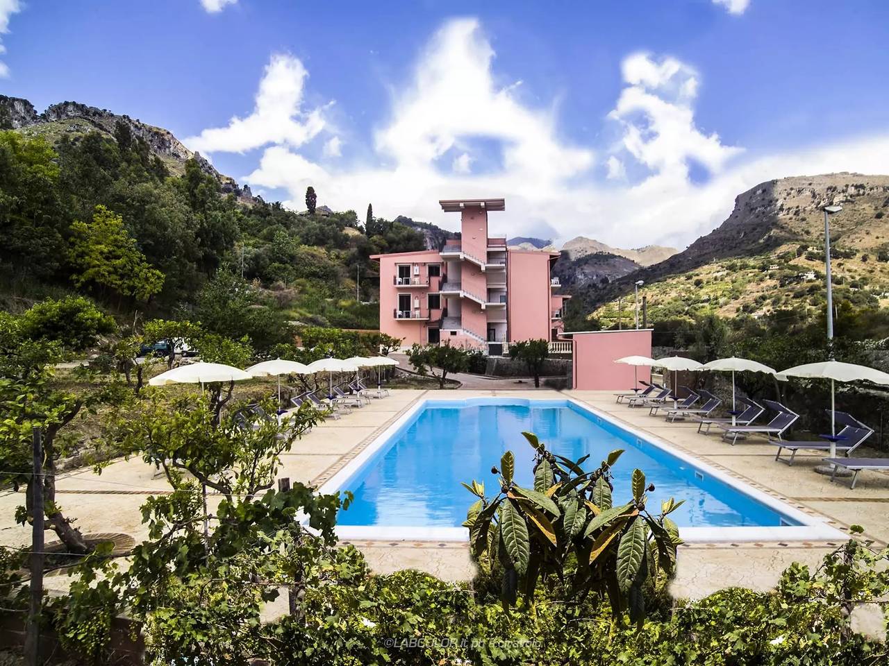 Apartamento entero, 4 estancias 4 Personas in Letojanni, Provincia de Messina