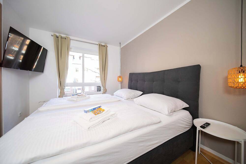 Entire apartment, Favorite Stays: Studiom w/ Balcony | Kitchen | Trade Fair in Neuss, Düsseldorf region