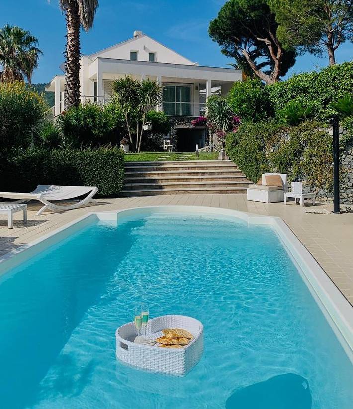 Appartamento per 5 persone, con Terrazza e Giardino nonché Piscina e Panorama a Spotorno