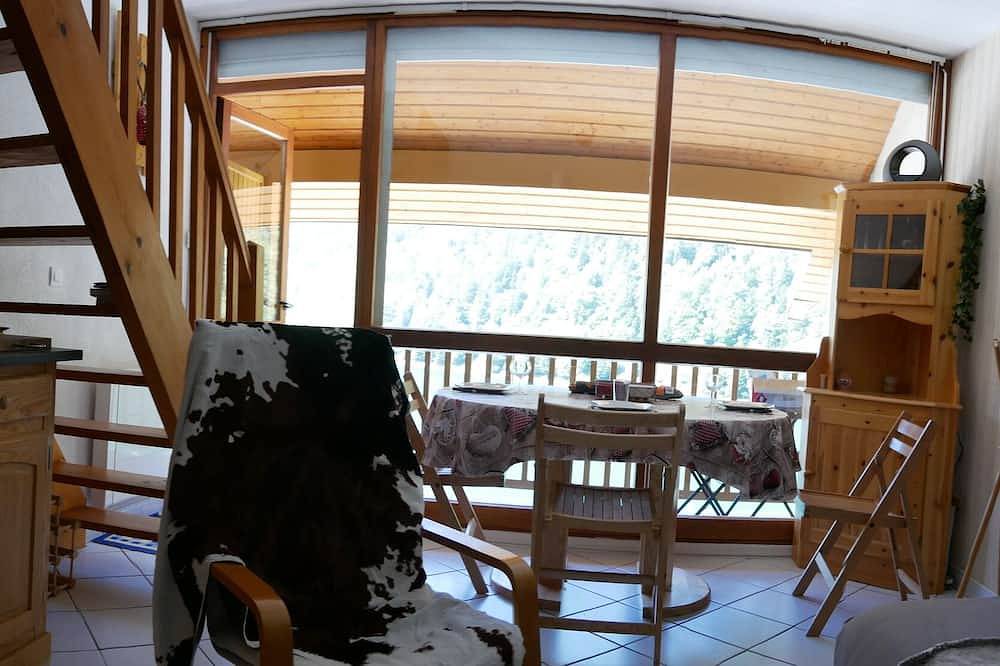Entire apartment, 5-bed apartment with superb view of Lake Artouste in Station d'Artouste, Laruns