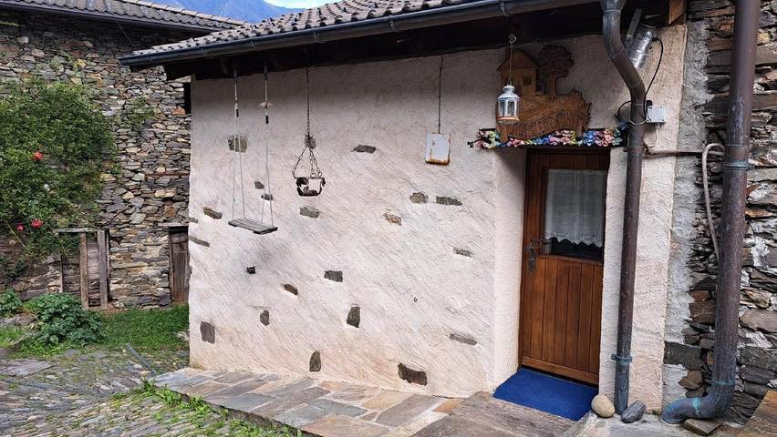 Ferienhaus für 6 Personen, mit Balkon in Gambarogno