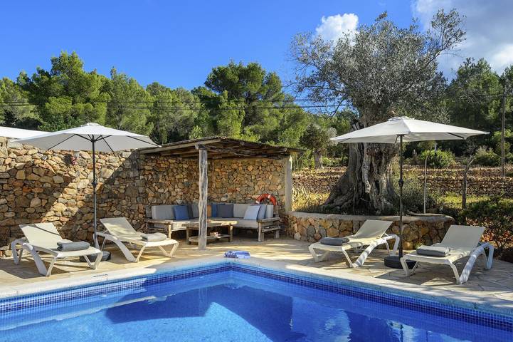 Villa pour 6 personnes avec terrasse in Sant Carles de Peralta, Santa Eulària des Riu