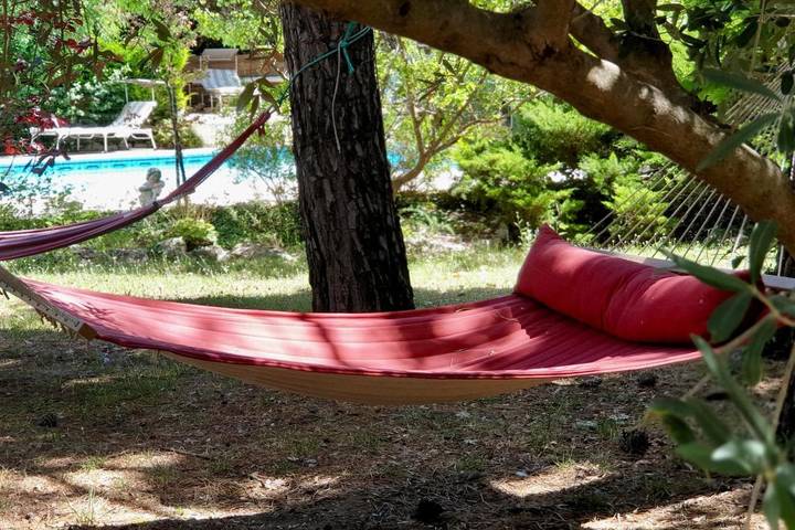 Location de vacances pour 2 personnes, avec piscine et jardin ainsi que sauna et vue à Mimet - 2