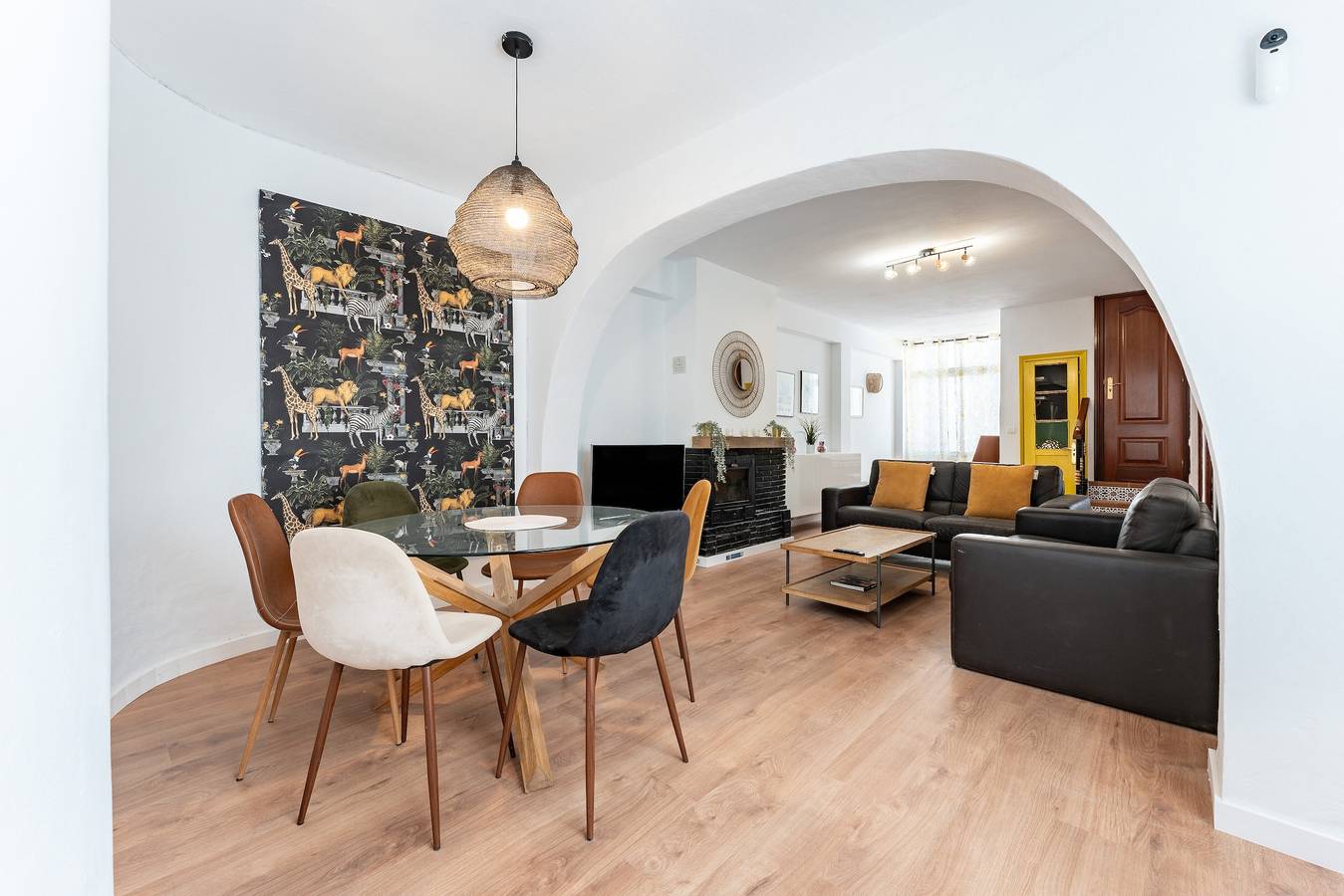 Entire apartment, Apartment 'Beachside Centre 6pax' with Private Terrace, Wi-Fi and Air Conditioning in Fuengirola Centre, Fuengirola