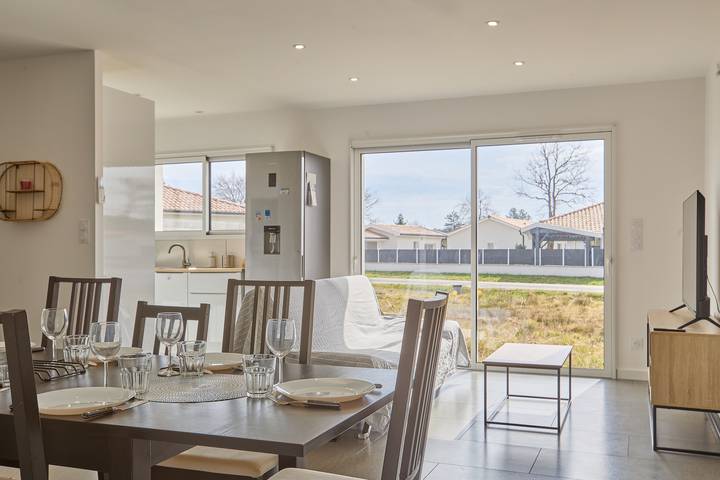 Location de vacances pour 8 personnes, avec jardin à Parentis-en-Born - 2