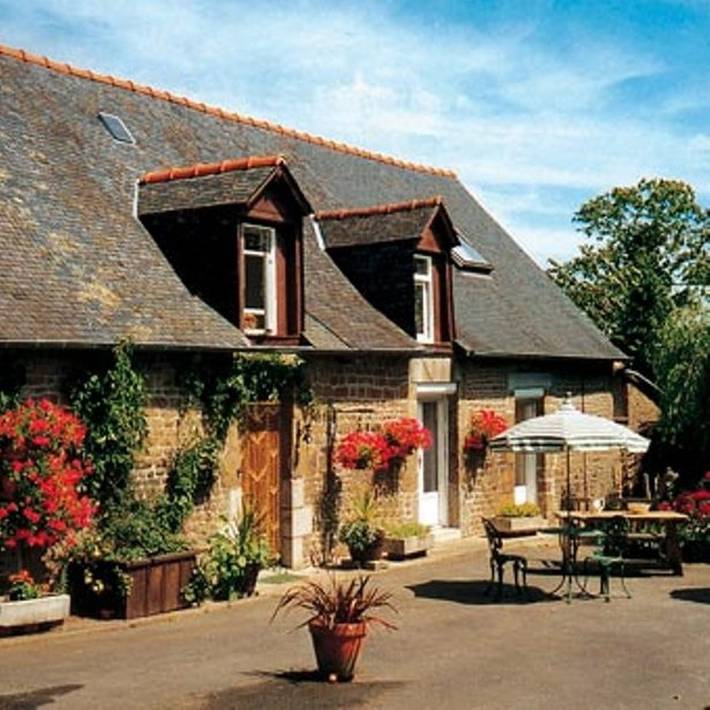 Gîte pour 10 personnes, avec piscine