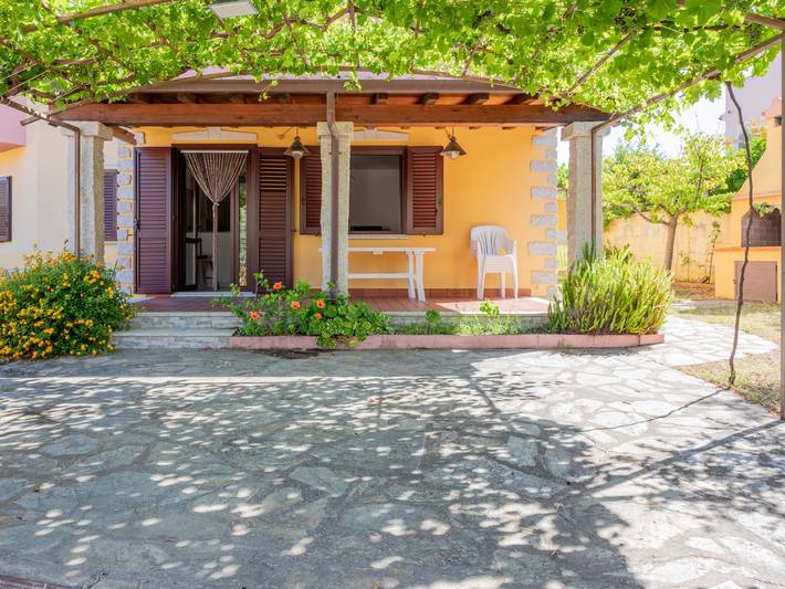 Gîte pour 4 personnes, avec Balcon ainsi que Terrasse et Jardin à Tanaunella