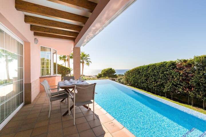 Villa Mirador para famílias com vista para o mar, Wi-Fi, varanda, jardim, terraços e piscina in Sant Jaume, Município de Alaior
